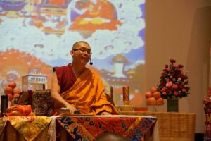 Biksu Bhadraruci memberikan sambutan pembuka Indonesia Lamrim Retreat 2016