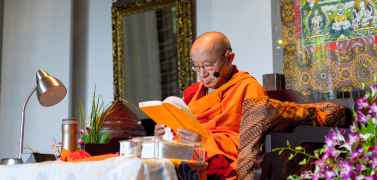 Drepung Tripa Khenzur Rinpoche - Foto untuk Kebajikan dalam Untaian Doa Bagi yang Beruntung 2020