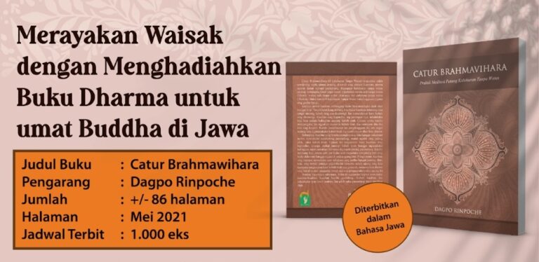 Merayakan Waisak dengan Menghadiahkan Buku Dharma untuk umat Buddha di Jawa