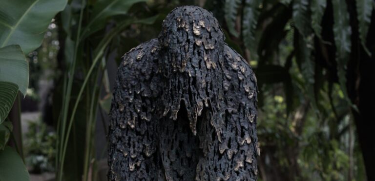 Apakah Aku Sedang Mengasihi atau Mengasihani Diriku? Foto patung karya Nyoman Nuarta - NuArt Sculpture Park oleh Dharma Patriot Lamrimnesia