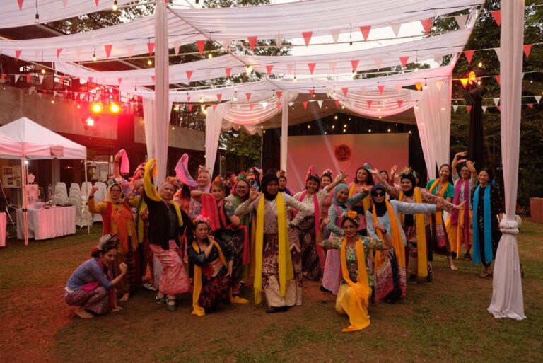 Belajar Menari, Belajar Menjadi Perempuan yang Bebas dan Merdeka Bersama Hot Mamah Dance Club